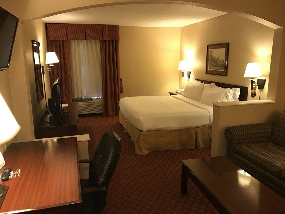Holiday Inn Express Metropolis By Ihg Экстерьер фото
