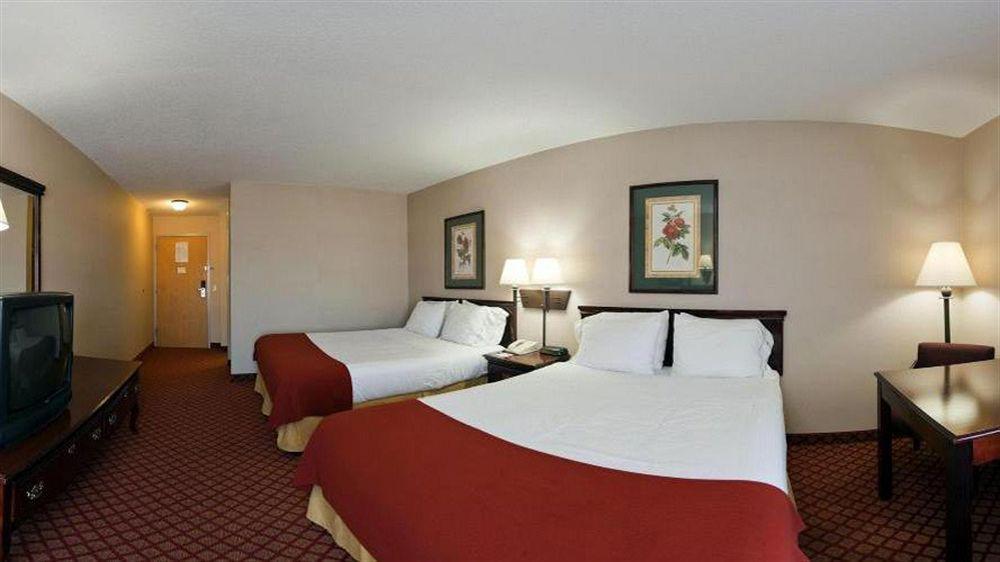 Holiday Inn Express Metropolis By Ihg Экстерьер фото
