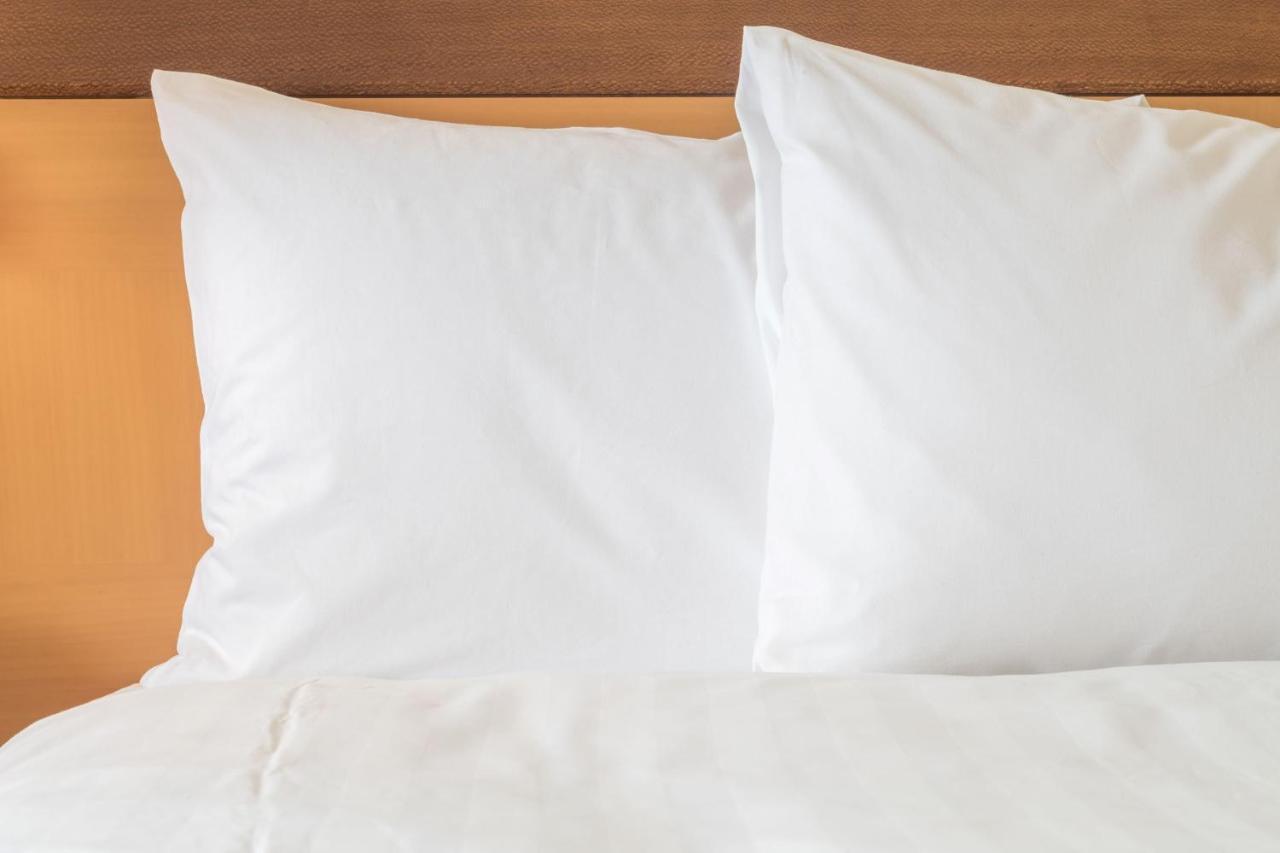 Holiday Inn Express Metropolis By Ihg Экстерьер фото