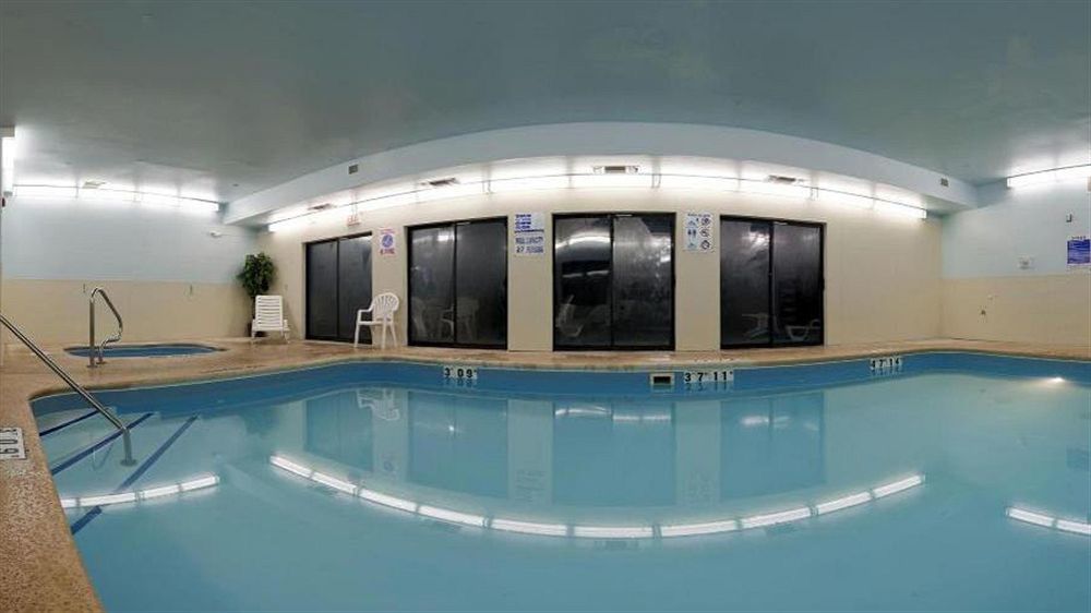 Holiday Inn Express Metropolis By Ihg Экстерьер фото